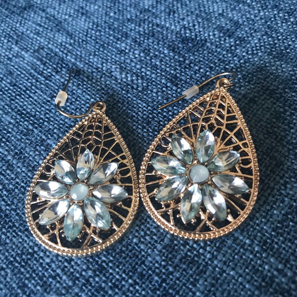 Francesca’s Boutique | tear drop earrings